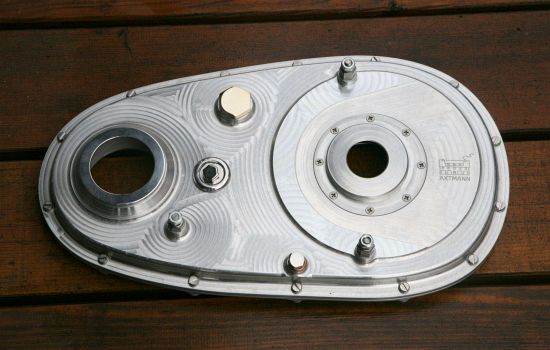 schwarzer Kettenkasten ohne Rippen für Riemen und Kette